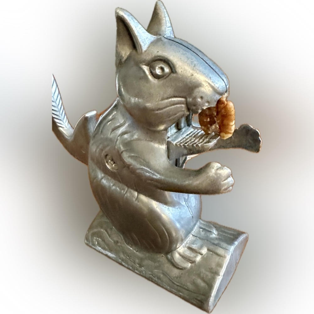 Squirrel Nut cracker - Picture 10 of 14